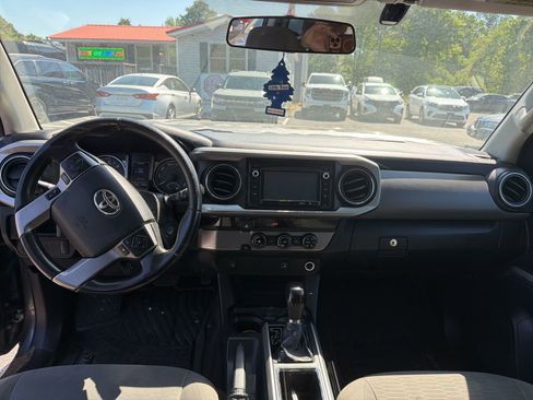 Used 2016 Toyota Tacoma SR5 w/ Towing Package image 10
