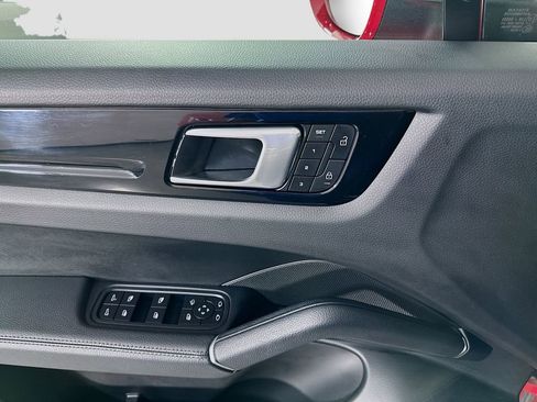 Used 2022 Porsche Cayenne Coupe image 20