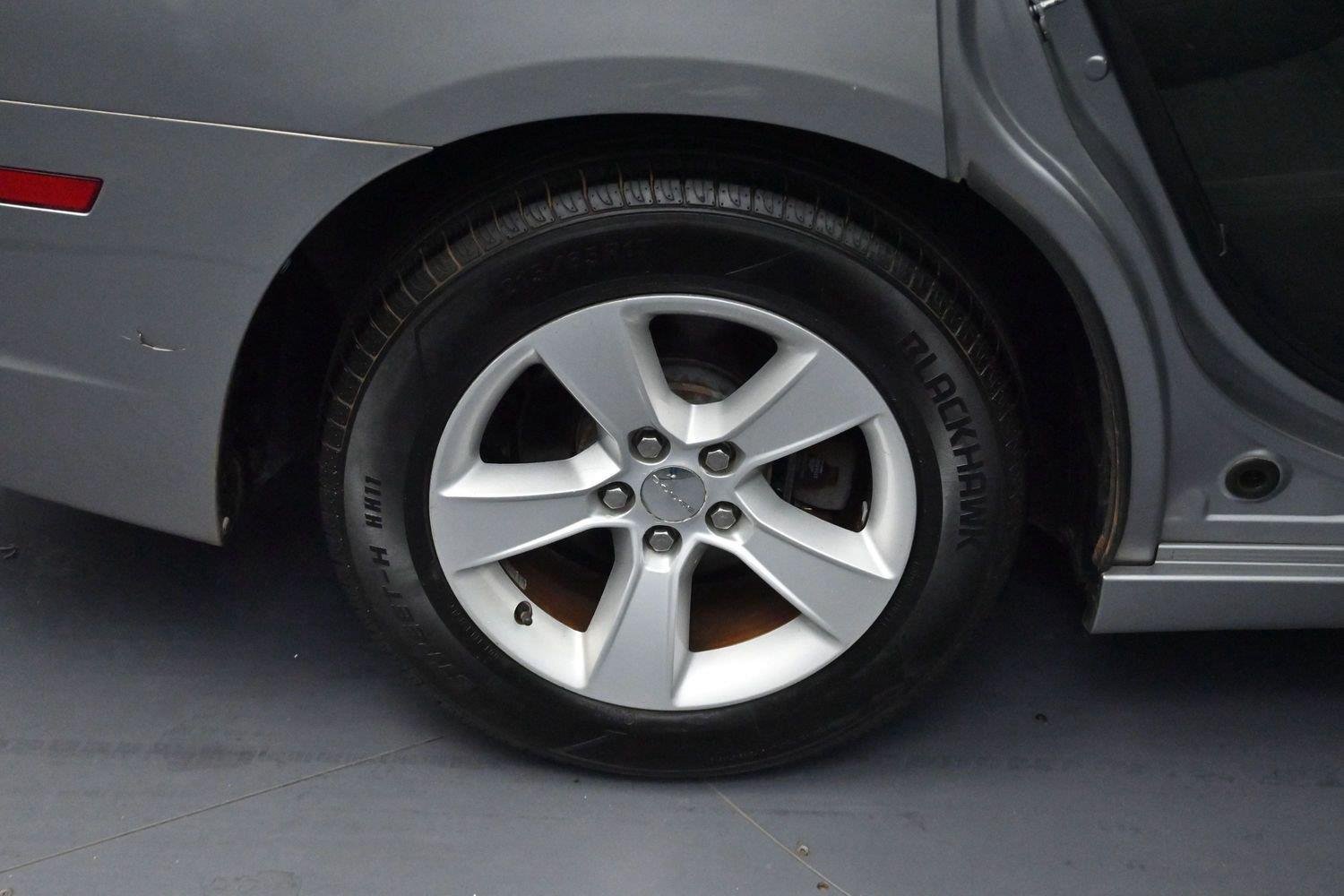 Used 2013 Dodge Charger SE RWD image 29