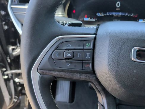 Used 2025 Jeep Grand Cherokee L Limited w/ Luxury Tech Group II RWD image 18