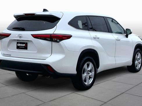 Used 2023 Toyota Highlander L image 11