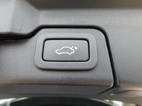 Used 2018 Land Rover Range Rover Evoque SE image 23