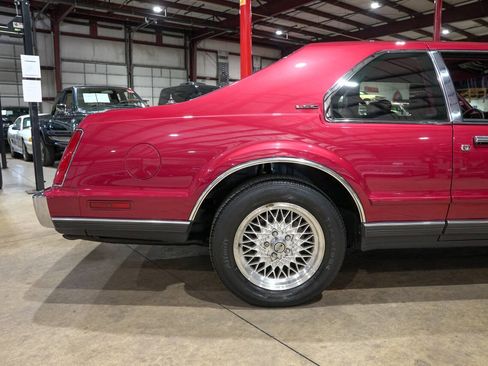 Used 1990 Lincoln Mark VII LSC RWD image 9