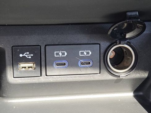 Used 2022 Toyota Highlander XLE AWD/4WD image 8