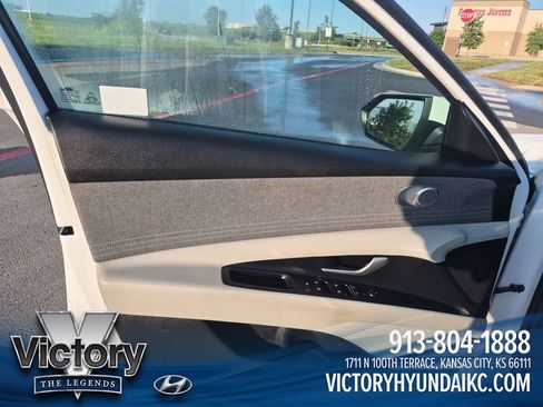 Used 2024 Hyundai Elantra Limited FWD image 10