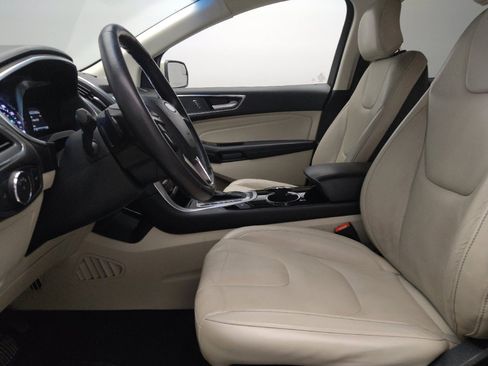 Used 2018 Ford Edge Titanium FWD image 17