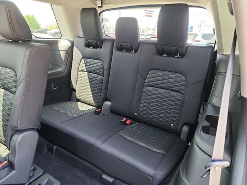 Used 2022 Nissan Pathfinder SV AWD/4WD image 12