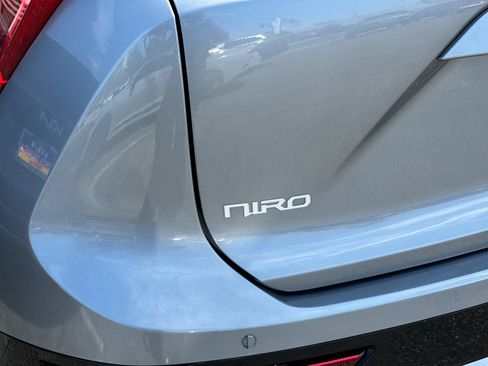 Certified 2023 Kia Niro SX Touring FWD image 37