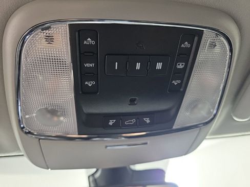 Used 2018 Jeep Grand Cherokee Summit w/ Platinum Series Group image 28