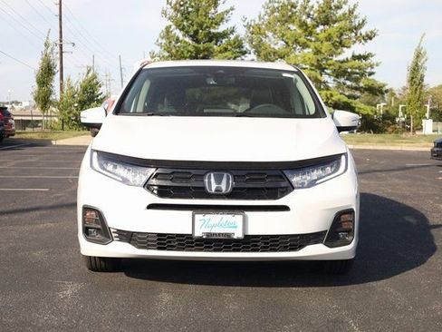 New 2026 Honda Odyssey Touring image 3