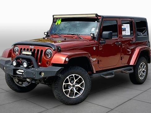Used 2014 Jeep Wrangler Unlimited Sahara w/ Connectivity Group AWD/4WD image 2