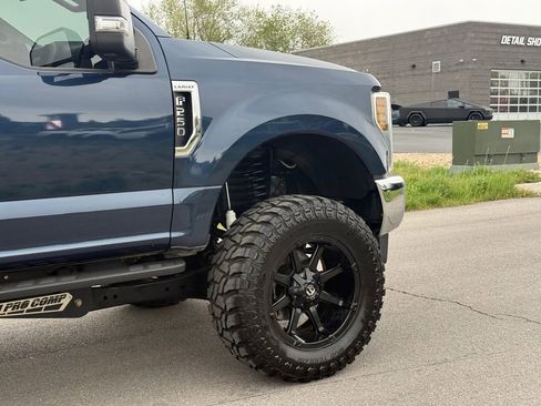 Used 2019 Ford F250 Lariat w/ Lariat Value Package AWD/4WD image 4