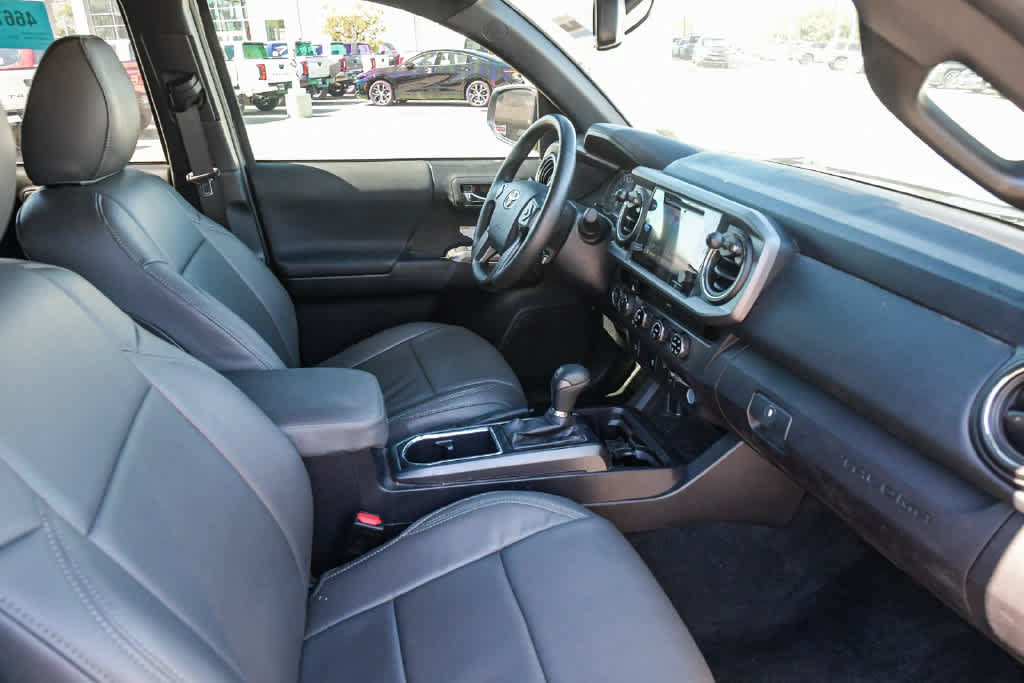 Used 2017 Toyota Tacoma TRD Off-Road w/ Tow Package (A/T) AWD/4WD image 15
