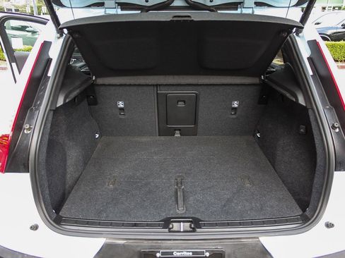 Used 2025 Volvo XC40 B5 Plus AWD/4WD image 27