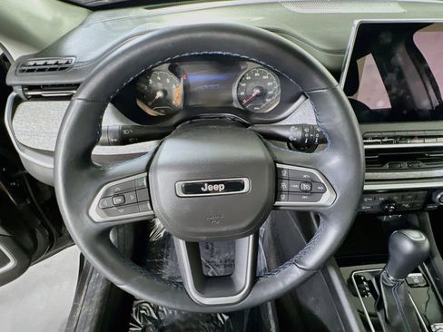 Used 2022 Jeep Compass Latitude w/ Convenience Group AWD/4WD image 11