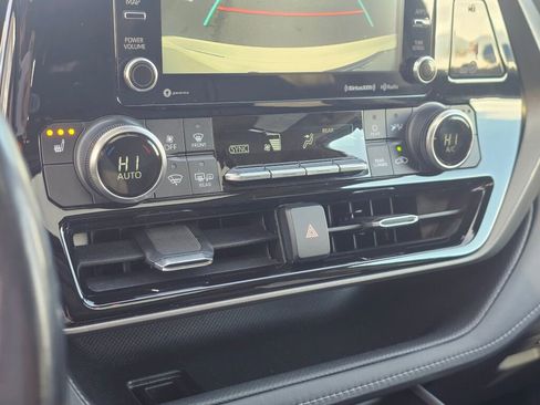 Used 2020 Toyota Highlander XLE image 39