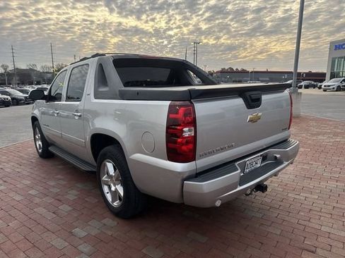 Used 2011 Chevrolet Avalanche LTZ image 7