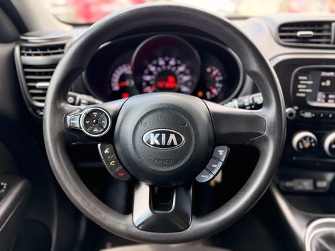 Used 2018 Kia Soul FWD image 32