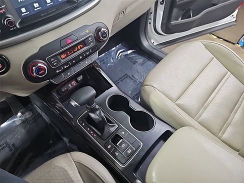 Used 2019 Kia Sorento EX image 28