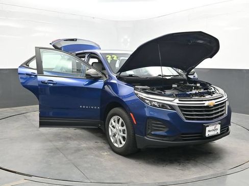 Used 2022 Chevrolet Equinox LS AWD/4WD image 45