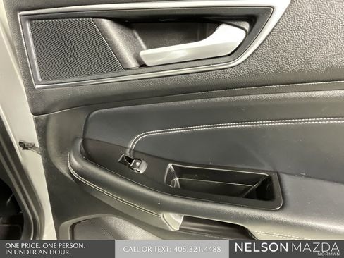 Used 2018 Ford Edge Titanium image 23