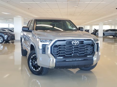 Used 2026 Toyota Tundra SR5 w/ TRD Off-Road Package AWD/4WD image 2