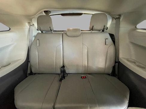 Used 2021 Toyota Sienna FWD image 24