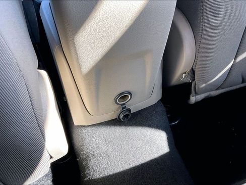 Used 2013 Ford Focus SE FWD image 28