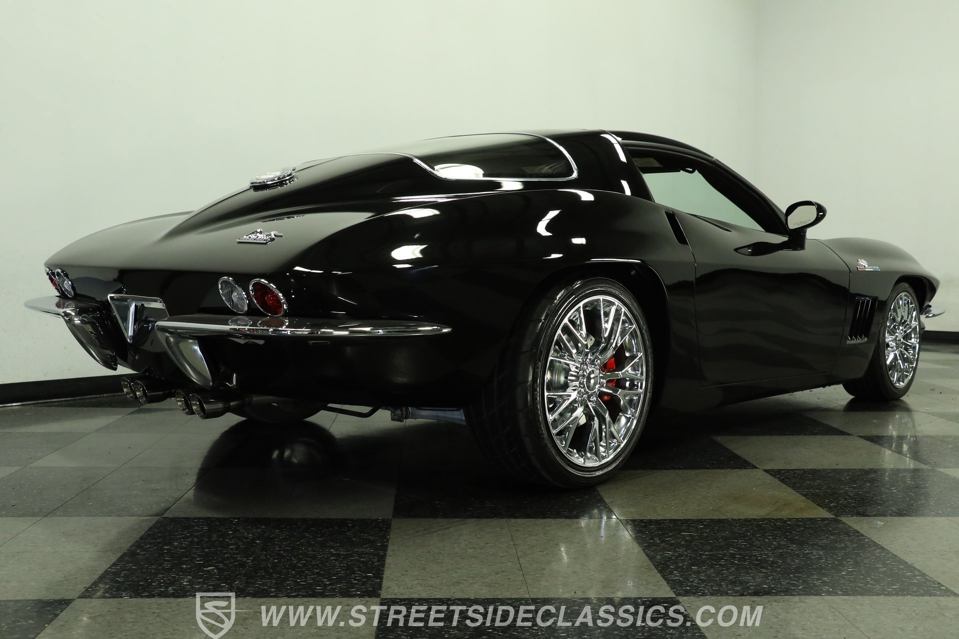 Used 2005 Chevrolet Corvette Coupe w/ Preferred Equipment Group RWD image 26
