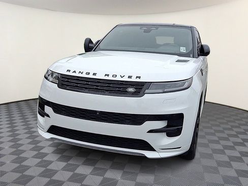 Used 2024 Land Rover Range Rover Sport Dynamic SE AWD/4WD image 3