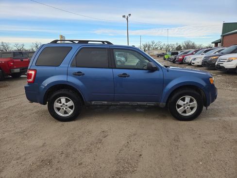 Used 2010 Ford Escape XLT image 2