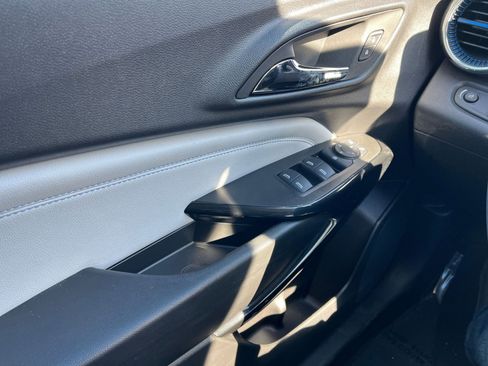 Used 2025 Chevrolet Trax LT image 20