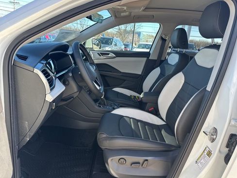 New 2026 Volkswagen Taos SEL image 9