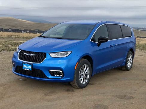 New 2026 Chrysler Pacifica Select AWD/4WD image 4