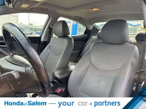 Used 2014 Hyundai Elantra Limited w/ Option Group 03 FWD image 11