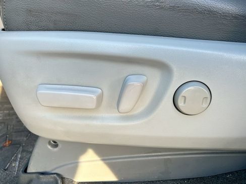Used 2014 Toyota Sienna LE FWD image 12