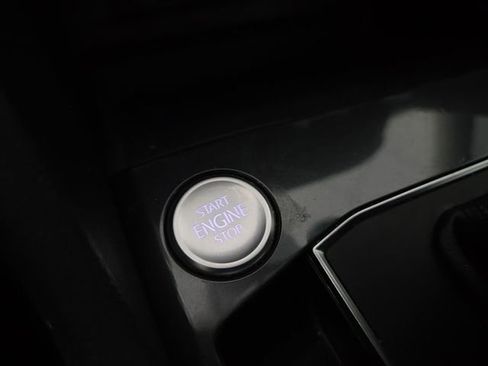 Used 2020 Volkswagen Tiguan SE w/ Panoramic Sunroof Package image 27