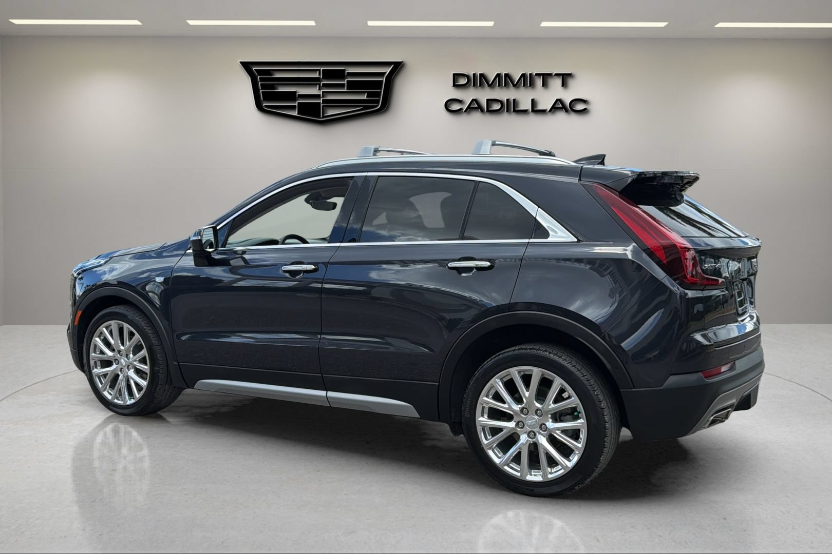 Certified 2023 Cadillac XT4 Premium Luxury w/ Technology Package FWD image 3