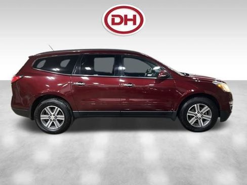 Used 2015 Chevrolet Traverse LT image 2