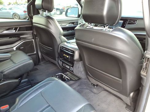 Used 2022 Jeep Wagoneer Series III w/ Flexible Seating Group AWD/4WD image 13