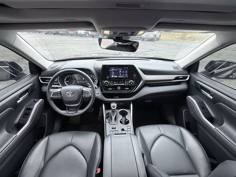 Used 2024 Toyota Highlander XLE image 28