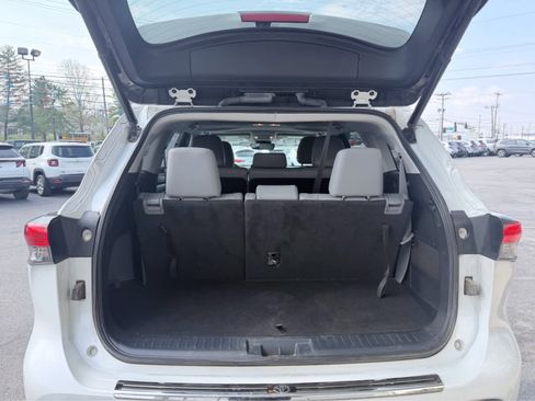 Used 2023 Toyota Highlander XLE image 11