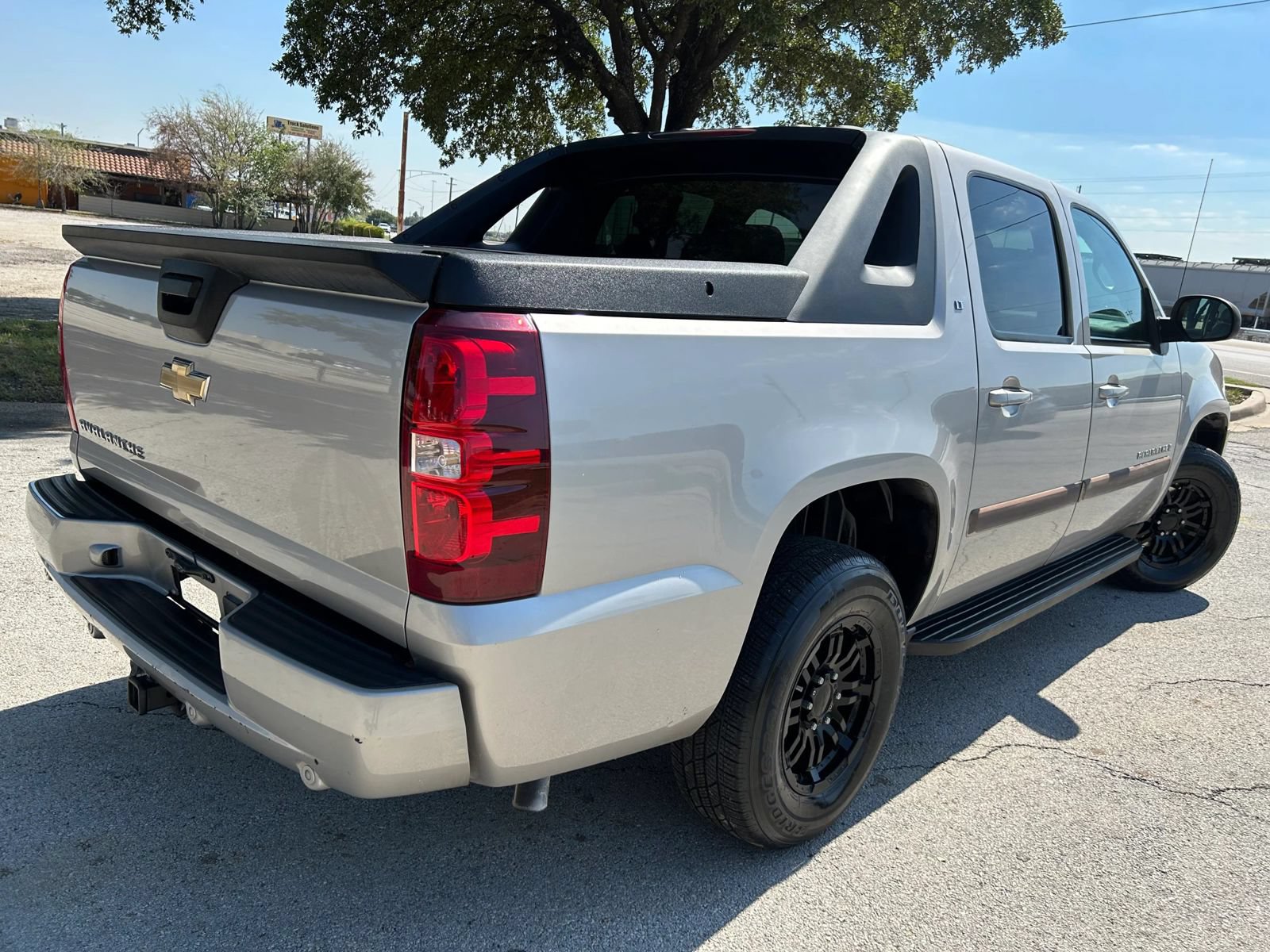 Used 2007 Chevrolet Avalanche LT w/ LT Preferred Equipment Group RWD image 6