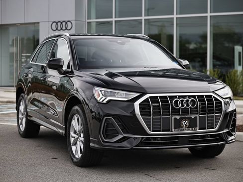 Used 2025 Audi Q3 2.0T Premium w/ Convenience Package AWD/4WD image 2