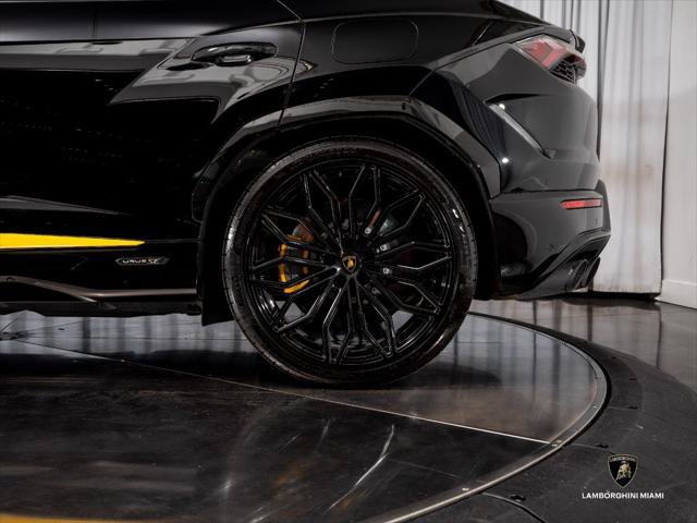 Used 2025 Lamborghini Urus SE AWD/4WD image 9