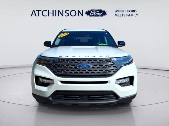 Used 2024 Ford Explorer XLT w/ Equipment Group 202A AWD/4WD image 2
