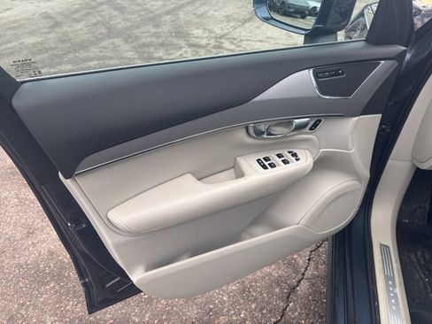 Used 2021 Volvo XC90 T5 Momentum w/ Climate Package image 8
