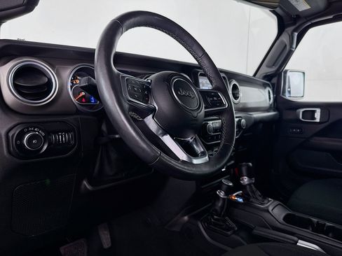 Used 2018 Jeep Wrangler Unlimited Sahara w/ Uconnect 4C Nav & Sound Group image 22