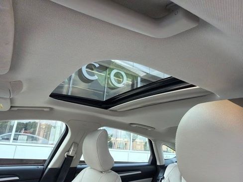Used 2017 Ford Fusion Titanium FWD image 10