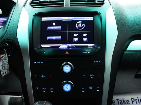 Used 2015 Ford Explorer XLT w/ Equipment Group 202B image 23